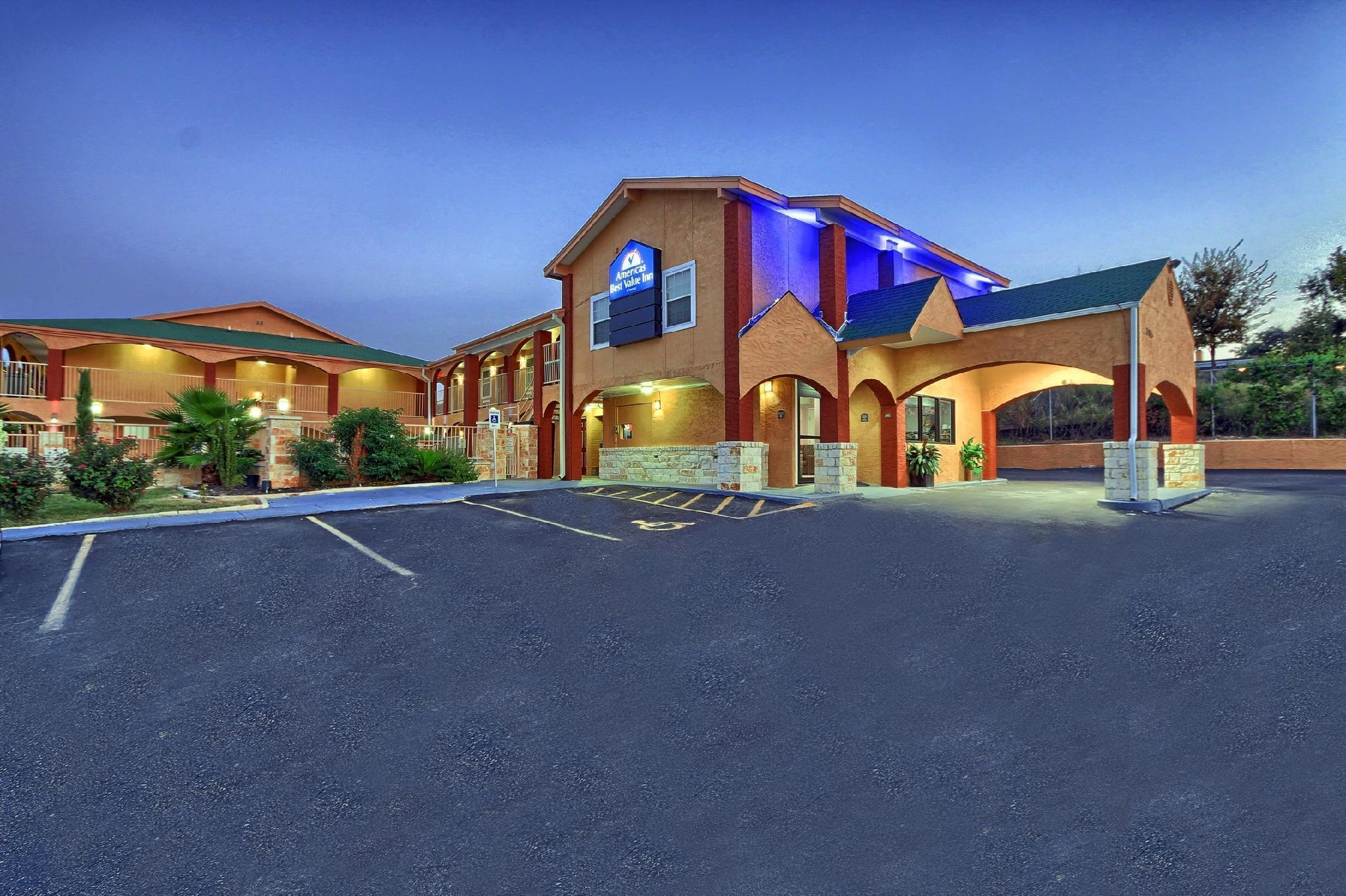 Econo Lodge Austin South Екстериор снимка