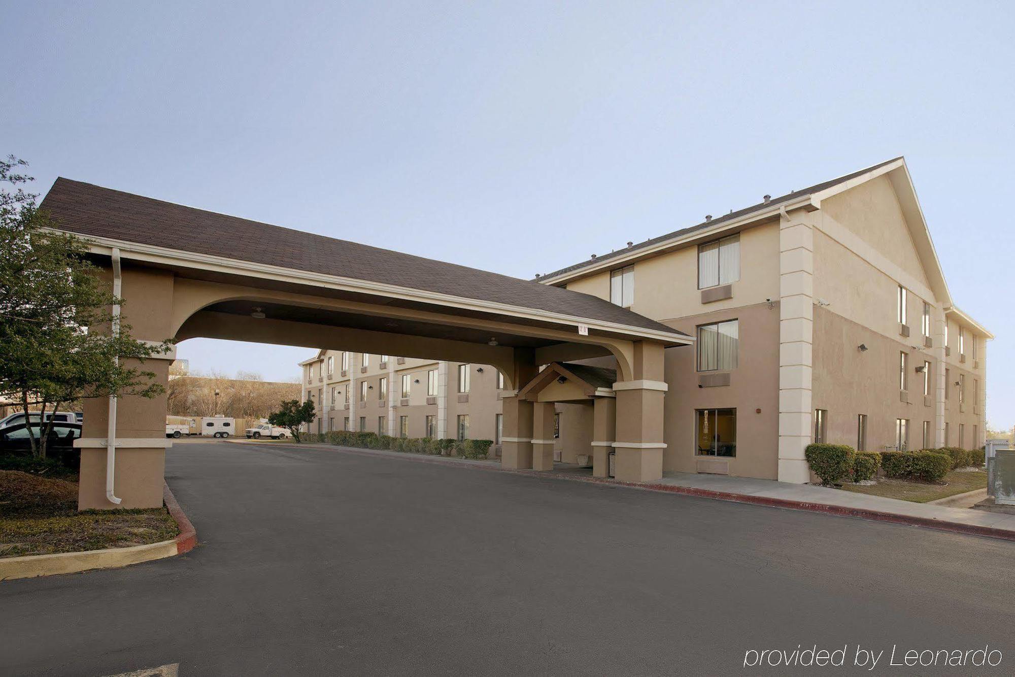 Econo Lodge Austin South Екстериор снимка