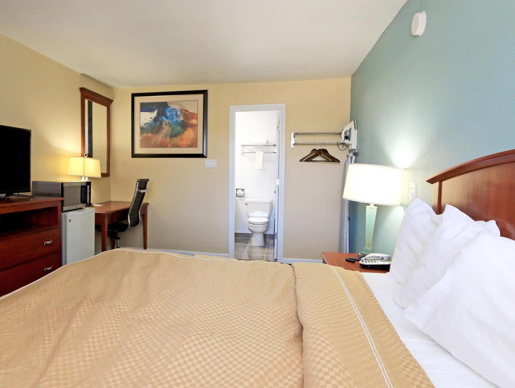 Econo Lodge Austin South Екстериор снимка