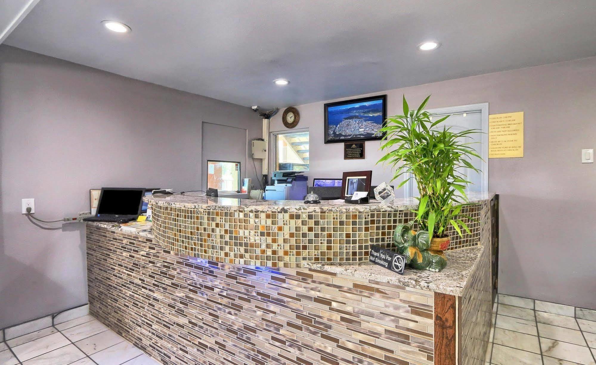 Econo Lodge Austin South Екстериор снимка