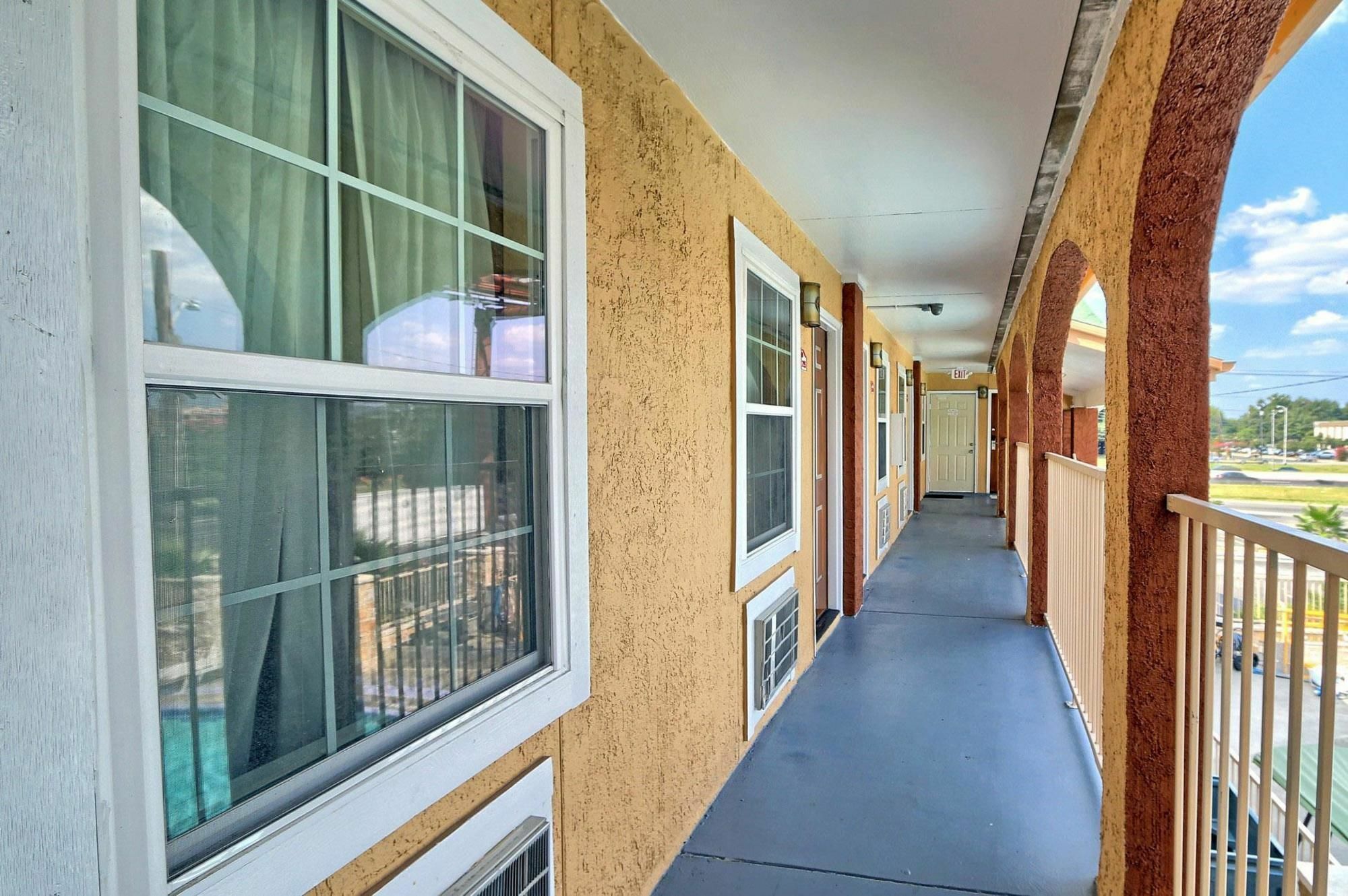 Econo Lodge Austin South Екстериор снимка